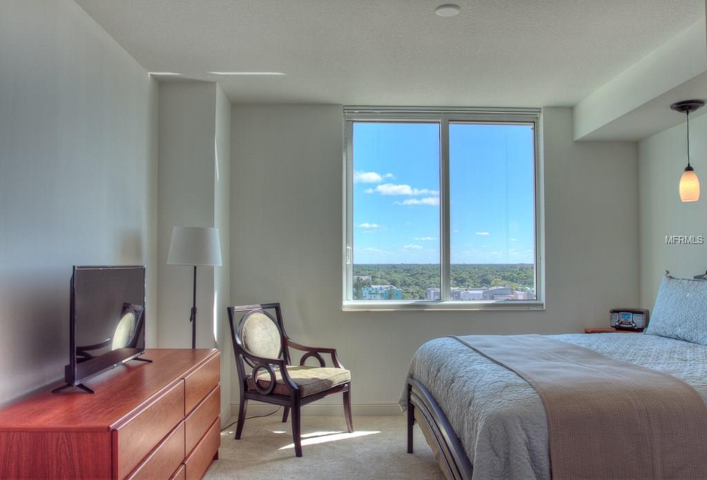 23c62faa-ca9f-4dae-a006-368d624b3e07 800 N TAMIAMI TRL #1010,SARASOTA,34236