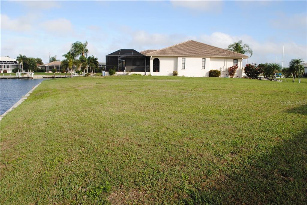 4f9e4506-e01c-488f-9a95-ca4db2f5264e 300 SEGOVIA DR ,PUNTA GORDA,33950
