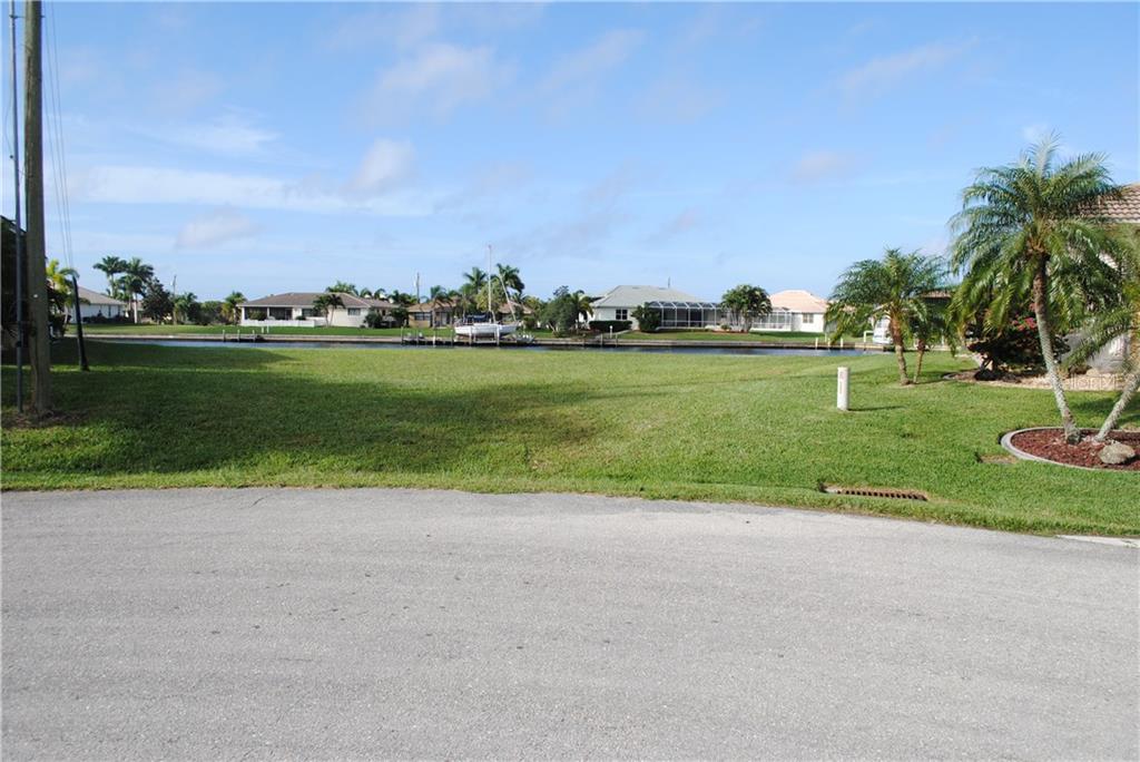 7581bca9-a935-4e44-b40b-e7ea06b1bb0a 300 SEGOVIA DR ,PUNTA GORDA,33950