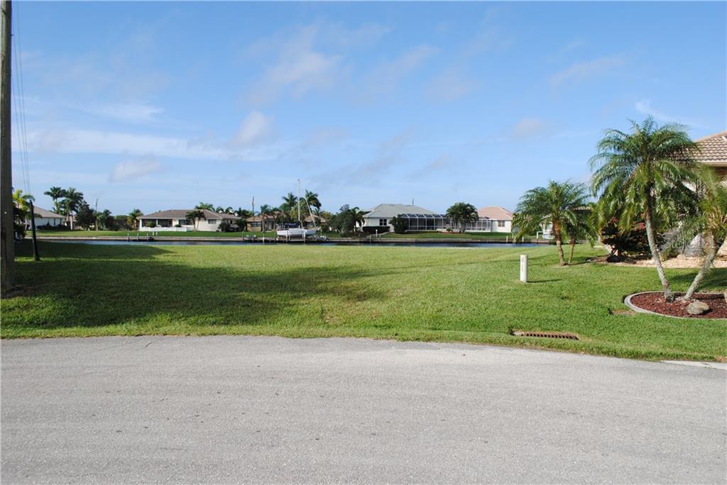 b5bb4672-b429-48db-819f-e18059ae469c 300 SEGOVIA DR ,PUNTA GORDA,33950